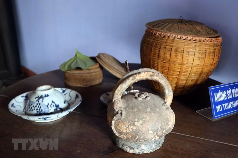 Exhibits on display at President Ho Chi Minh memorial house at No. 112 Mai Thuc Loan Street, Thuan Loc Ward, Hue City (Photo: VNA)