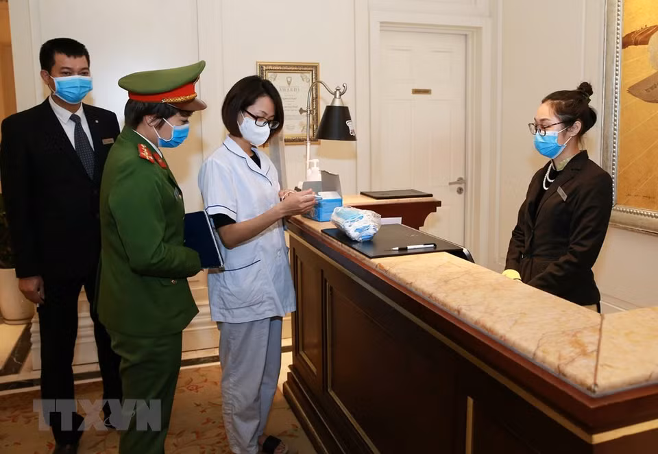 Inspection at Apricot hotel, 136 Hang Trong street, Hoan Kiem district (Photo: VNA)