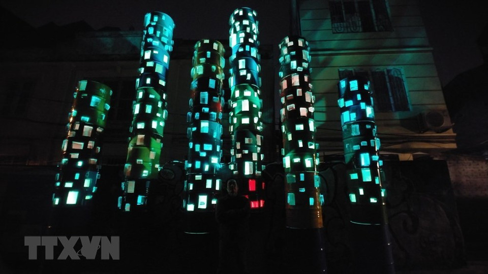 Artists behind ‘Riverside City’ give used drums a new coat of color and pile them into high-rise lookalikes with windows (Photo: VNA)