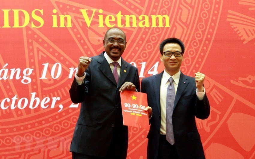 The Government of Vietnam announces its commitment to new targets intended to rapidly expand HIV treatment, thus becoming the first country in Asia-Pacific to adopt the 90–90–90 targets, October 25, 2014. (Photo: VNA)