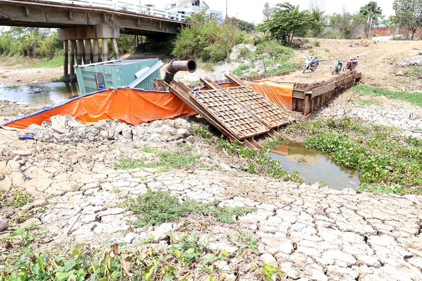 Irrigation works run out of water for many days (Photo: VNA)