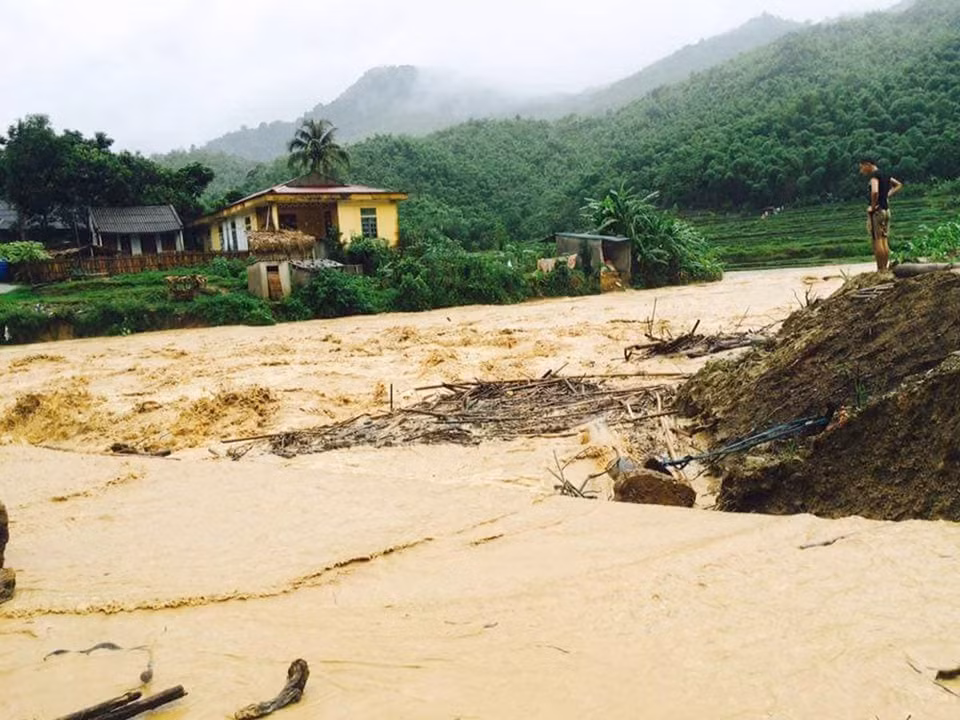 A flood in Son Ha commune of Quan Son district, Thanh Hoa province (Photo: VNA)