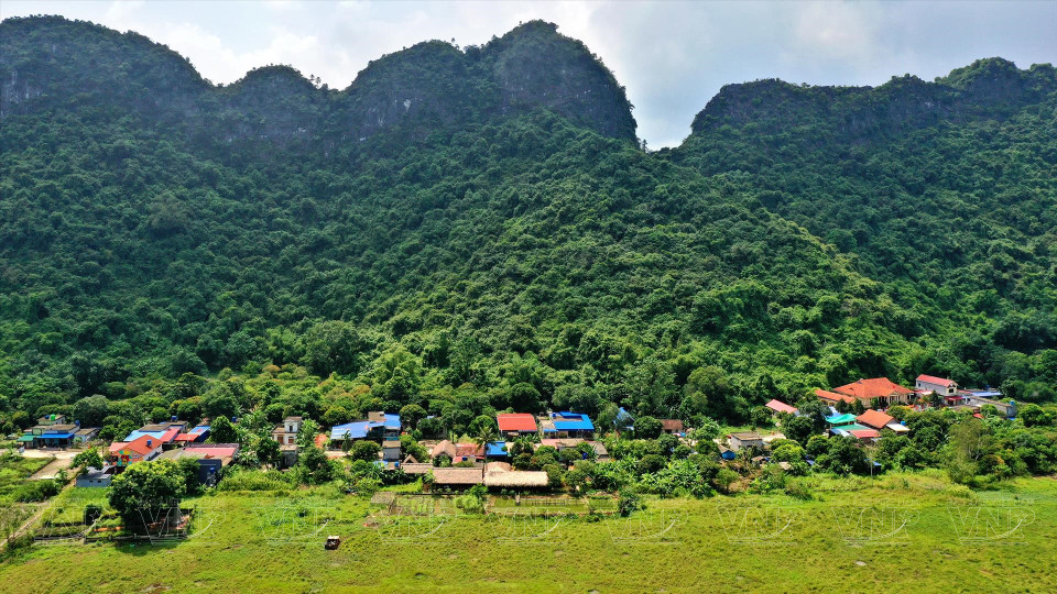 Viet Hai village is a small but charming fishing village with a diverse ecosystem. It is also an ideal destination for those seeking a peaceful retreat. (Photo: VNP/VNA)