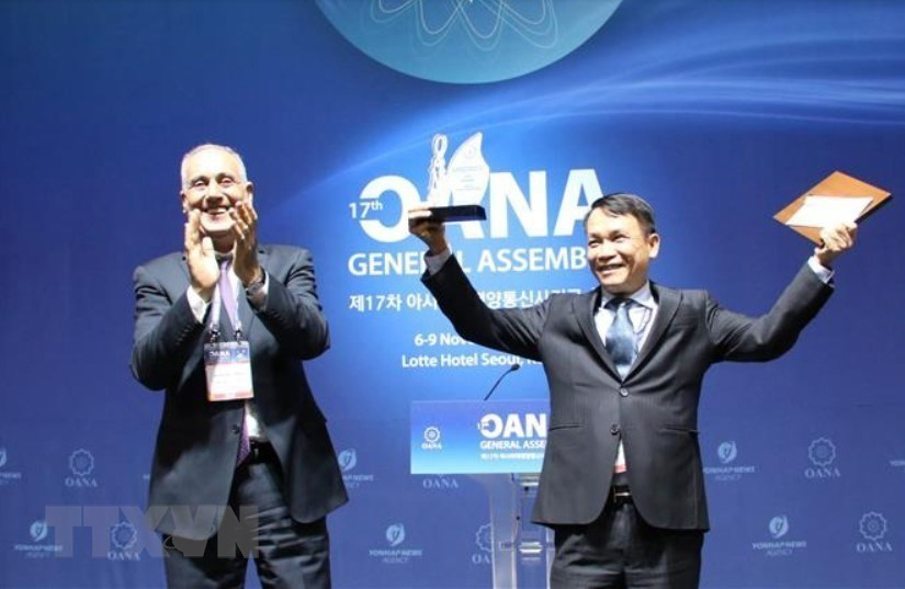 Winning 28 points voted by members of the OANA Executive Board, the VNA with Chatbot app of its e-newspaper VietnamPlus secures first prize of the OANA Award for Excellence in News Agency Quality within the framework of the 44th Executive Board Meeting of the Organisation of Asia-Pacific News Agencies in Hanoi, April 18-20, 2019 (Photo: VNA)