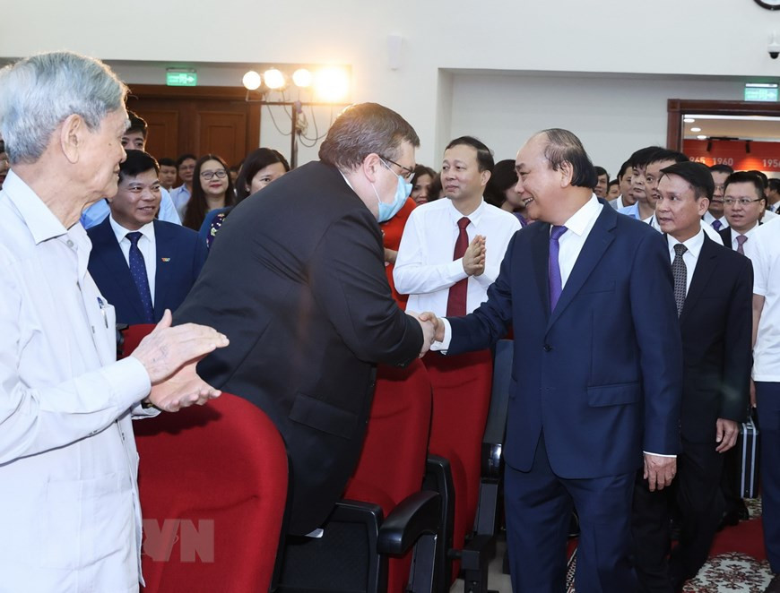 Prime Minister Nguyen Xuan Phuc and delegates attend the 75th founding anniversary of Vietnam News Agency (Photo: VNA)