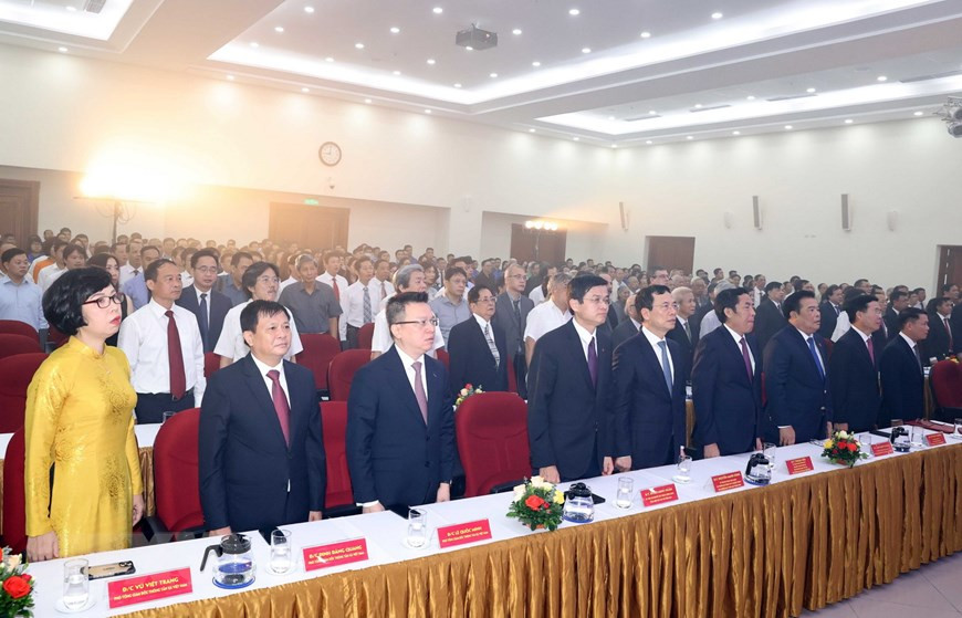 Delegates to the event attend the national flag salute ceremony (Photo: VNA)