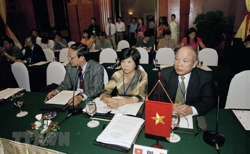 The Organization of Asia-Pacific News Agencies (OANA)’s 27th Executive Board Meeting and the 21st Technical Experts Group meeting take place in Hanoi, October 3, 2005 (Photo: VNA)