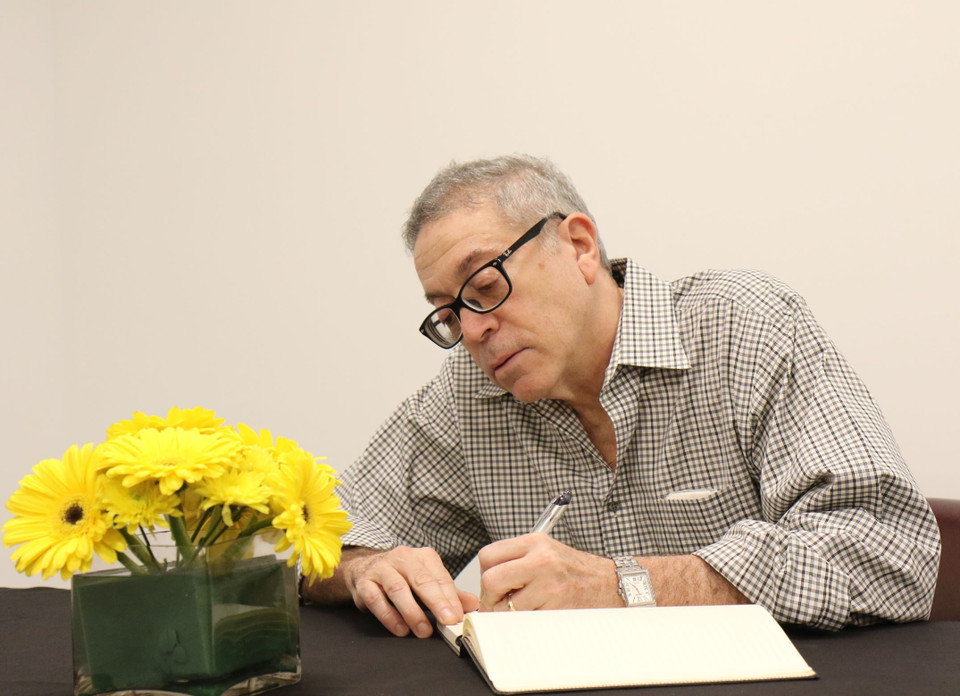 US friends also come to pay homage to President Tran Dai Quang. (Photo: VNA)