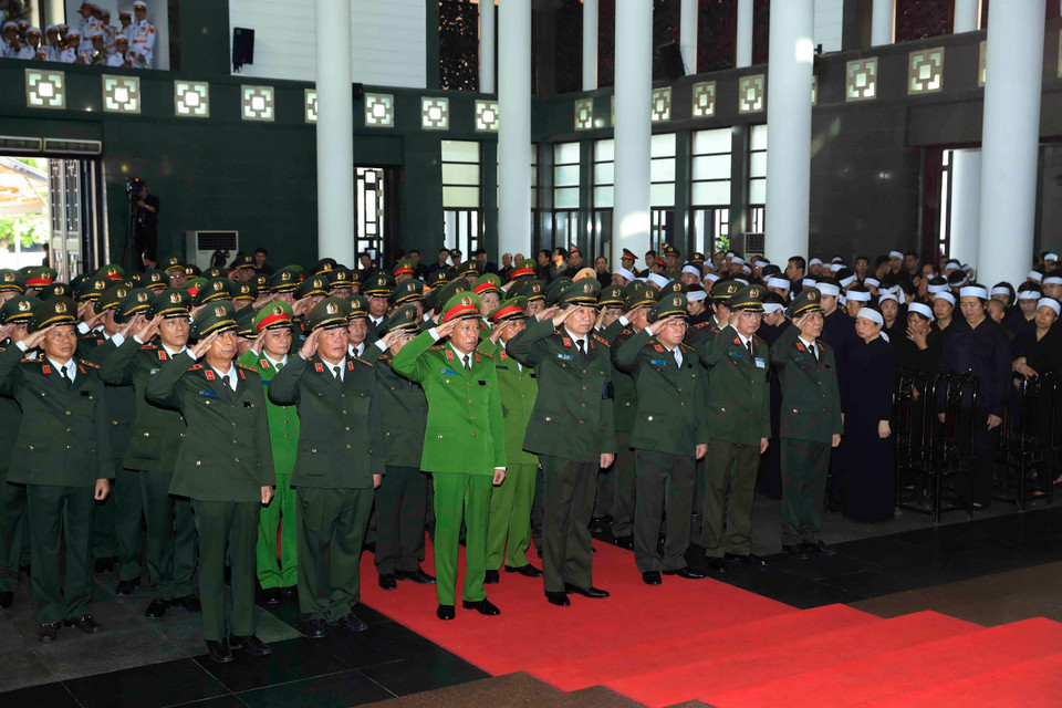 Minister of Public Security Sen. Lieut. Gen. To Lam leads a delegation to the ceremony. (Source: VNA)