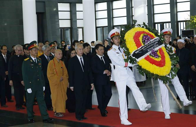  A delegation of the Vietnam Fatherland Front Central Committee led by Vice President and Secretary General Hau A Lenh at the ceremony. (Photo: VNA)