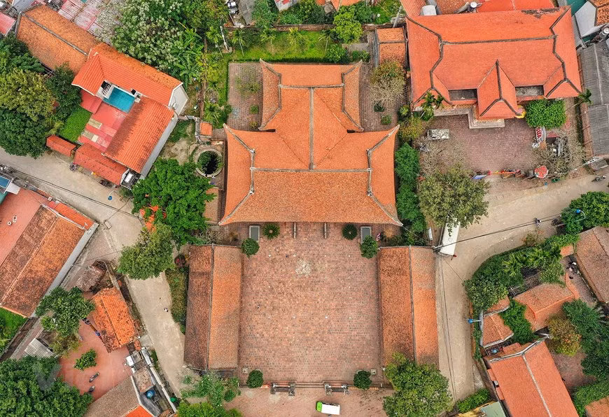 Mong Phu Temple is located on one of the central and tallest places of the village and is about 1,800 sq.m in size. The temple was built in 1533 under the reign of King Mac Dang Doanh. It was renovated in early 19th century but still keeps basic and original architecture. (Photo: Xuan Mai/Vietnam+)
