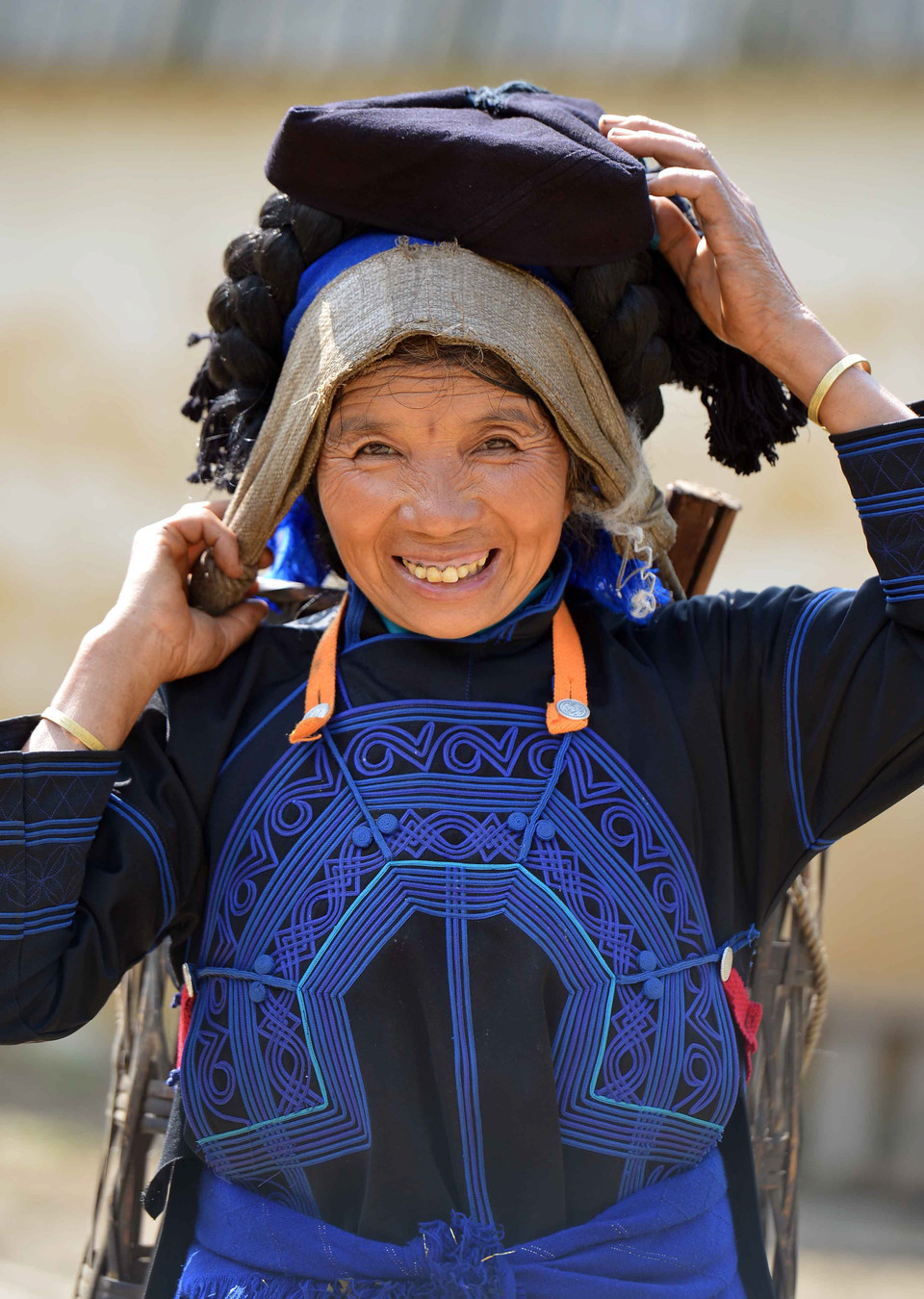 A Ha Nhi woman in the traditional costume (Photo: VNA)