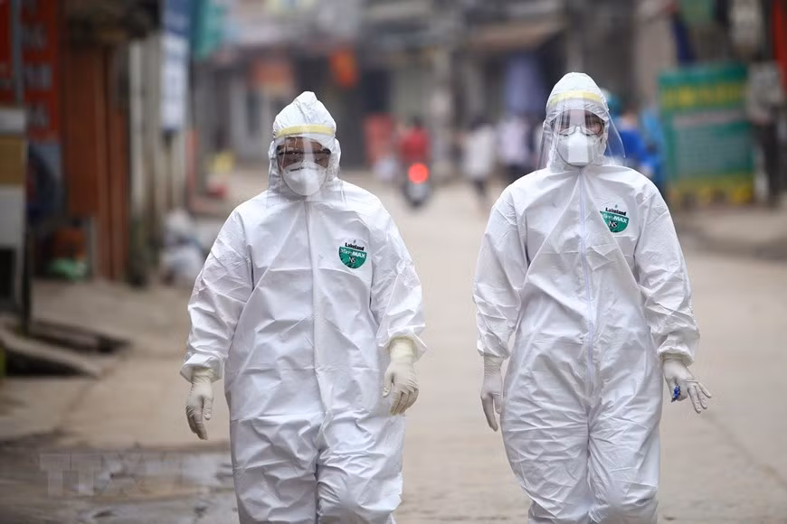 Medical staff in their working shift in Ha Loi commune (Photo: VNA)