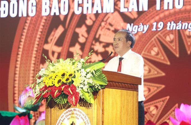 Deputy Chairman of Phu Yen’s People’s Committee Phan Dinh Phung at the festival (Photo: VNA) 