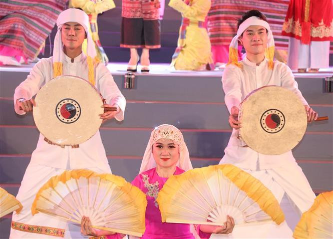 A performance from a number of Cham ethnic people (Photo:VNA)