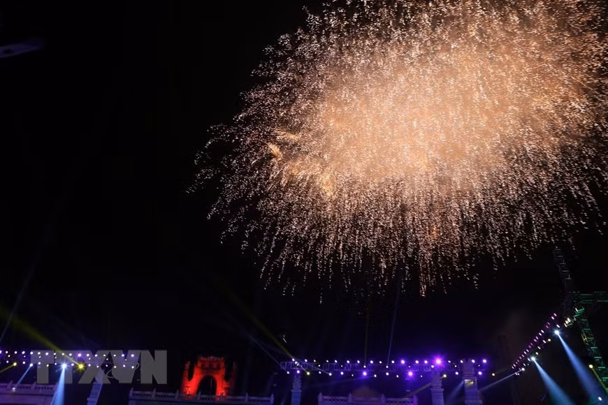Fireworks display celebrates Hung Kings Temple Festival (Photo: VNA)