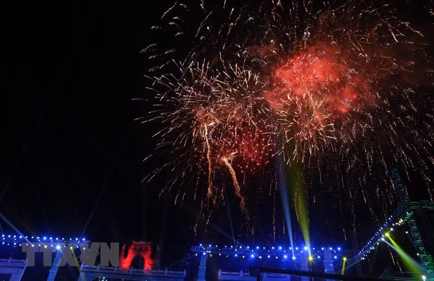 Fireworks display celebrates Hung Kings Temple Festival (Photo: VNA)