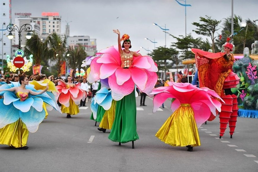 The street carnival takes place as part of the Sam Son Sea Festival 2019. It aims to mark the beginning of the tourist season in Thanh Hoa province (Photo: VNA)