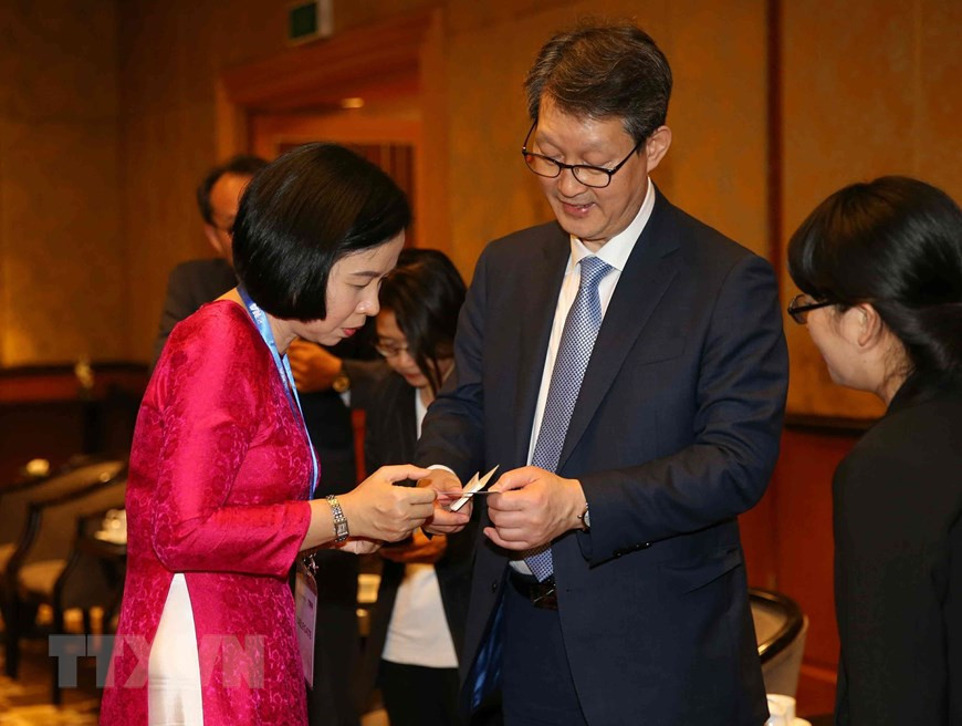 Vietnam News Agency Deputy General Director Vu Viet Trang and delegates to the 44th OANA Executive Board Meeting (Photo: VNA)