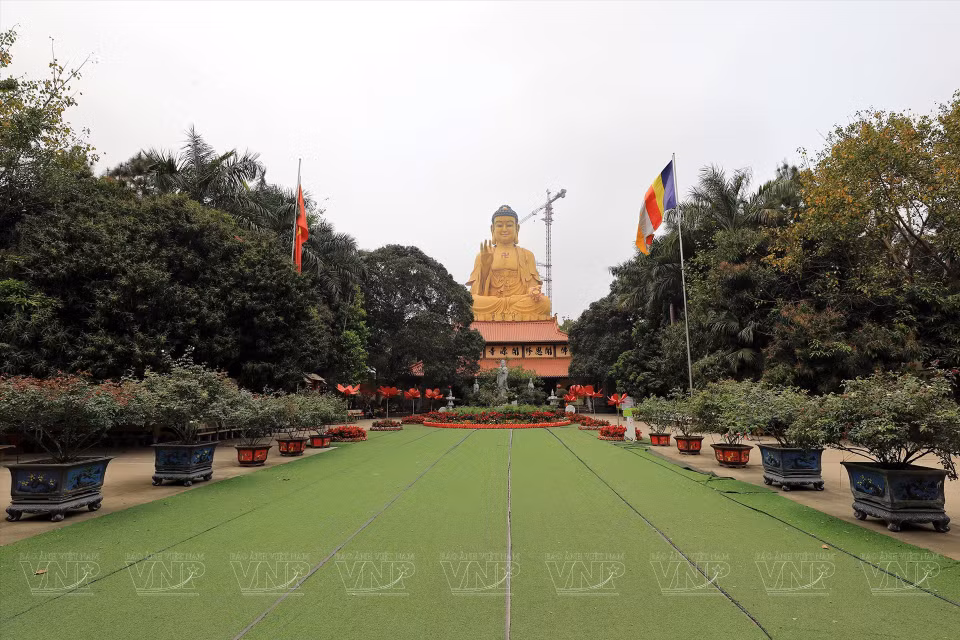 The pagoda features a spacious courtyard. (Photo: VNP)