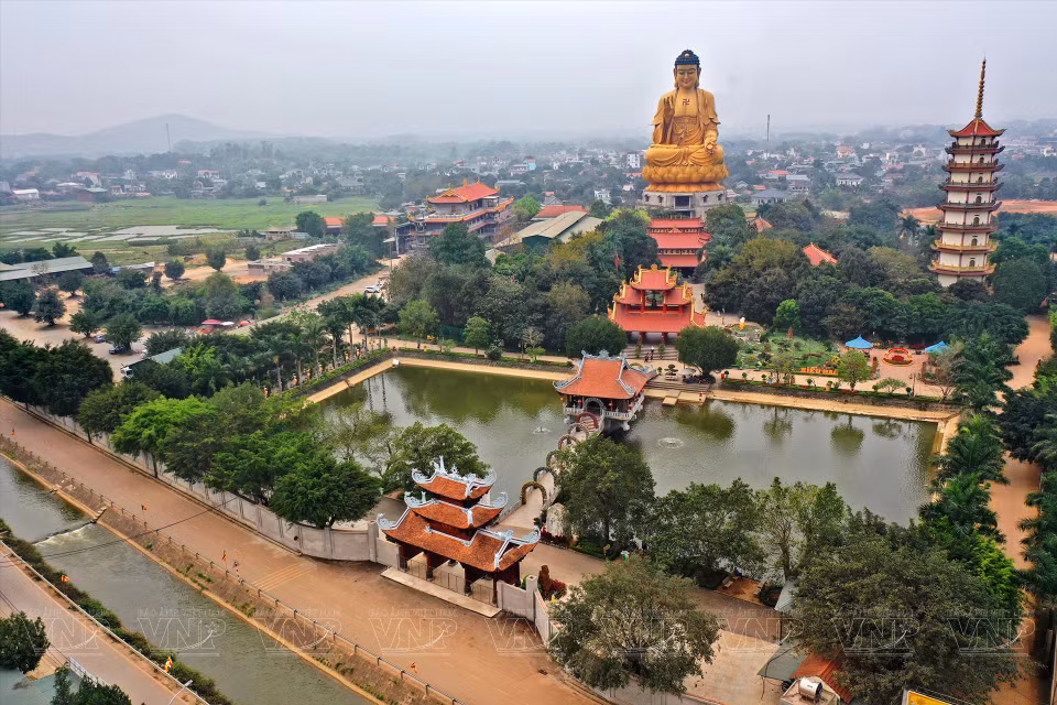 A panoramic view of Khai Nguyen Pagoda, showcasing the magnificent 72-metre-high Amitabha Buddha statue. (Photo: VNP)