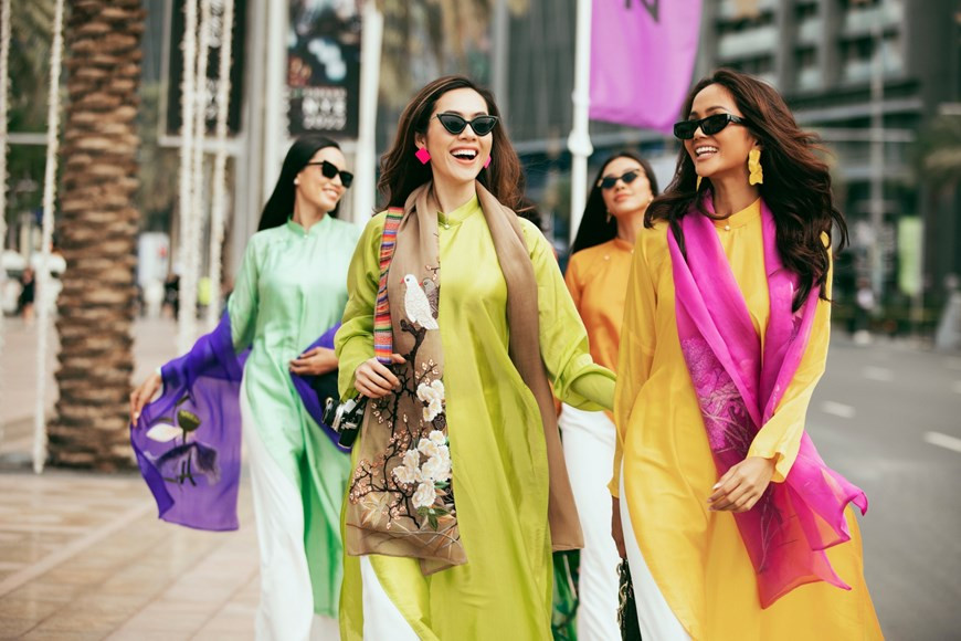 Vietnamese beauties shine in Ao Dai designs in Dubai. (Photo: Vietnam+)