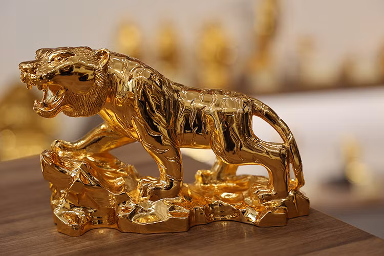 Products are varied in designs, serving customers’ needs during the Lunar New Year 2022. (Photo: Tintuc/VNA)