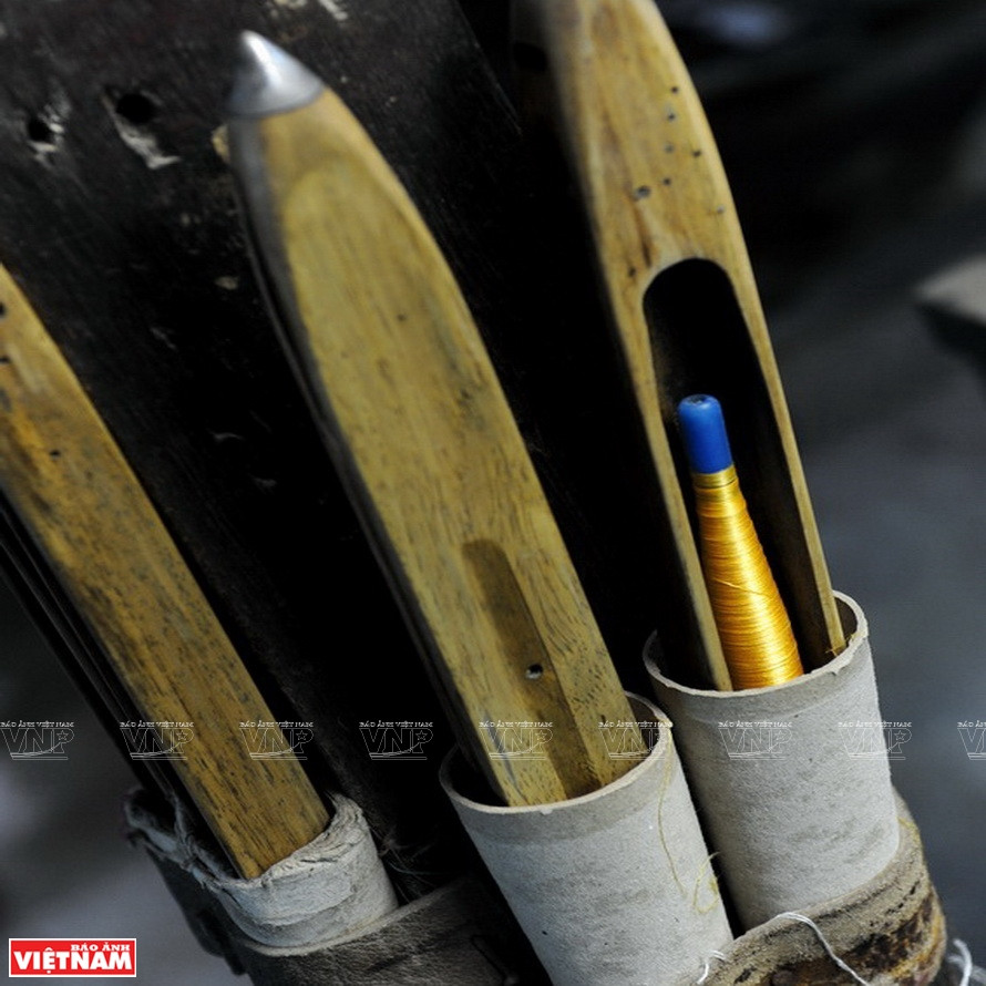 Wooden shuttles of a traditional loom (Photo: VNA)
