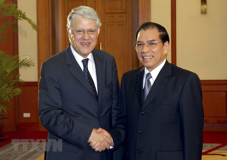 General Secretary of the Communist Party of Vietnam Nong Duc Manh receives Morocco Prime Minister Abbas El Fassi during the latter’s official visit to Vietnam, Hanoi, November 24, 2008. (Photo: VNA)