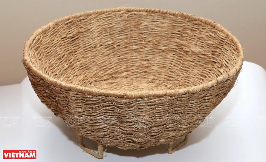 Handicraft products are made from banana fibers. (Photo: VNP/VNA)