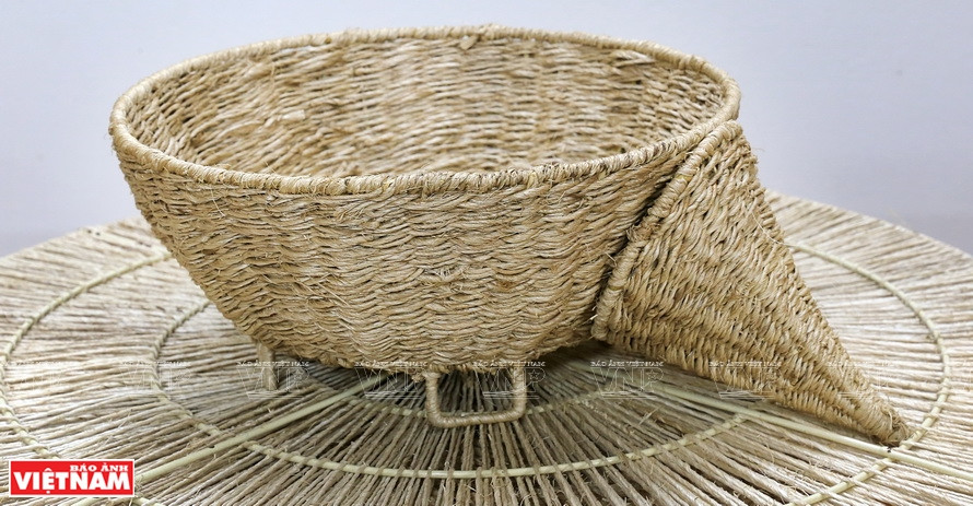 Handicraft products are made from banana fibers. (Photo: VNP/VNA)