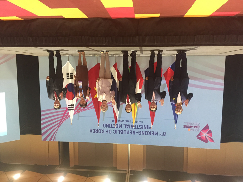 Deputy PM and Foreign Minister Pham Binh Minh (first, right) and officials of Laos, Myanmar, Thailand and the Republic of Korea at the 8th Mekong-Republic of Korea Ministerial Meeting on August 3 (Photo: VNA)