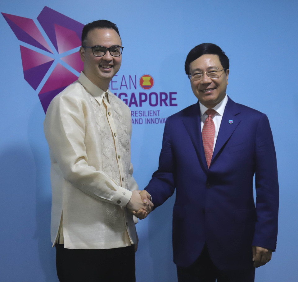 Deputy PM and Foreign Minister Pham Binh Minh meets with Secretary of Foreign Affairs of the Philippines Alan Peter Cayetano on August 4 (Photo: VNA)