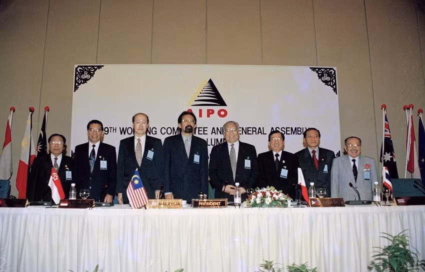 A delegation of the National Assembly, led by National Assembly Chairman Nong Duc Manh, attends the 19th General Assembly of the ASEAN Inter-Parliamentary Organisation (AIPO-19) in Kuala Lumpur, Malaysia, from August 24 to 28, 1998. (Photo: VNA)