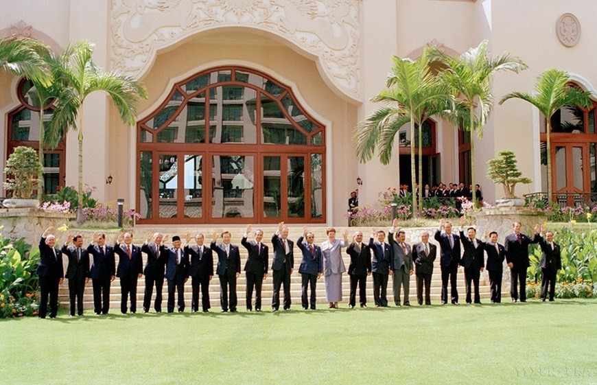 Vietnam becomes an official member of Asia-Pacific Economic Cooperation (APEC) Forum, November 14, 1998. (Photo: VNA)