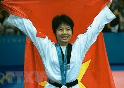 Tran Hieu Ngan is the first Vietnamese Taekwondo athlete to gain a silver medal at the Sydney Olympic in 2000 and the first-ever Vietnamese athlete to win a medal on Olympic arena. (Photo: VNA)
