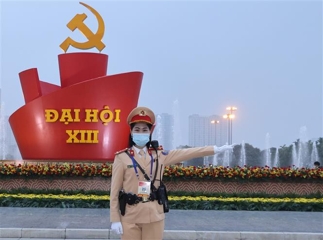 A police organises traffic flows to ensure smooth and safe traffic during the 13th National Party Congress. (Photo: VNA)