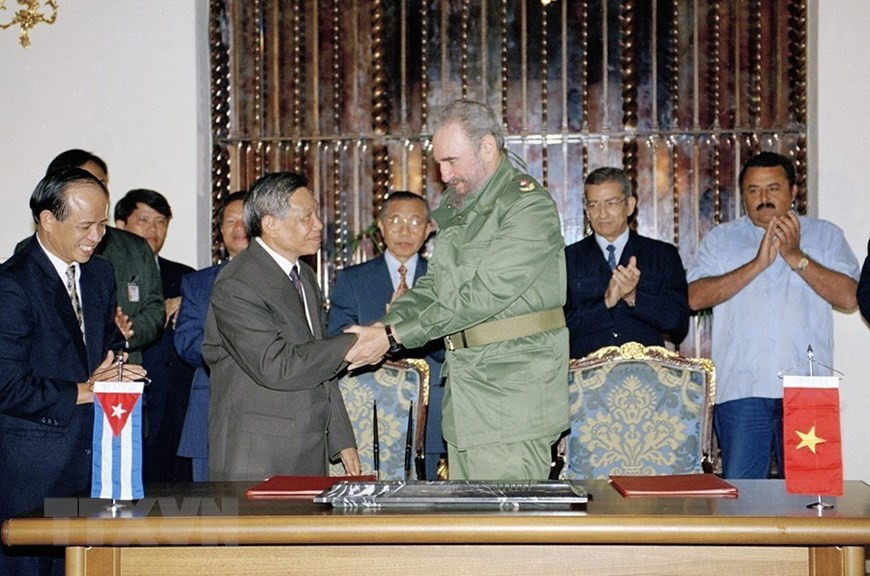 Party General Secretary Le Kha Phieu and First Secretary of the Cuban Communist Party Fidel Castro after a signing ceremony for Vietnam-Cuba Joint Statement during the former’s official friendship visit to Cuba from July 7 to 14, 1999. (Photo: VNA)