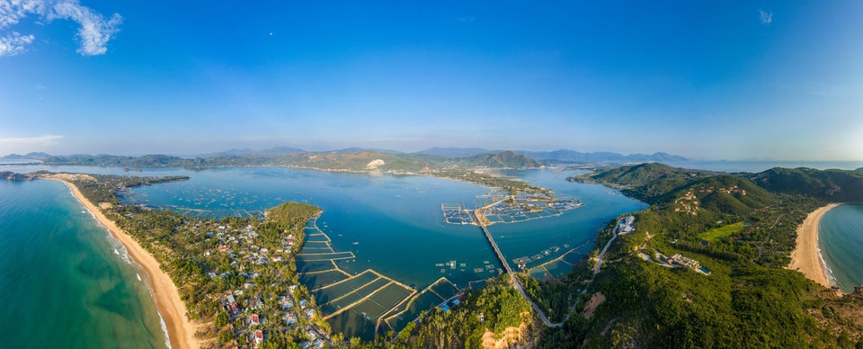 Cu Mong Lagoon, Song Cau town, Phu Yen. (Photo: VNA)