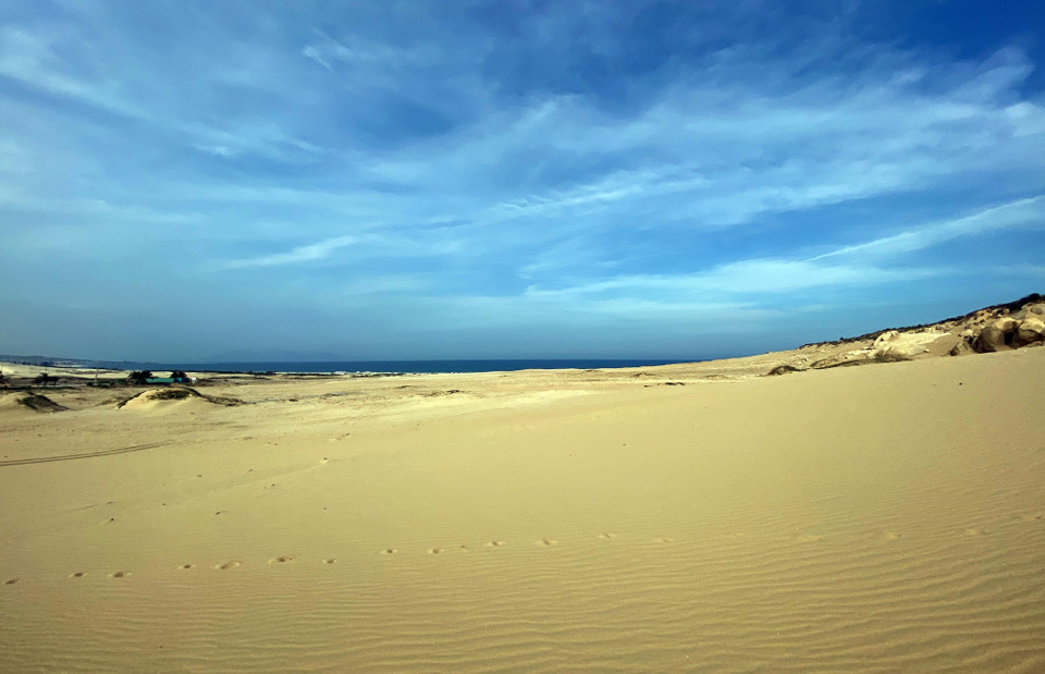 The sunny and windy golden sand dunes of Mui Dinh are a major attraction for tourists to Ninh Thuan. (Photo: VNA)