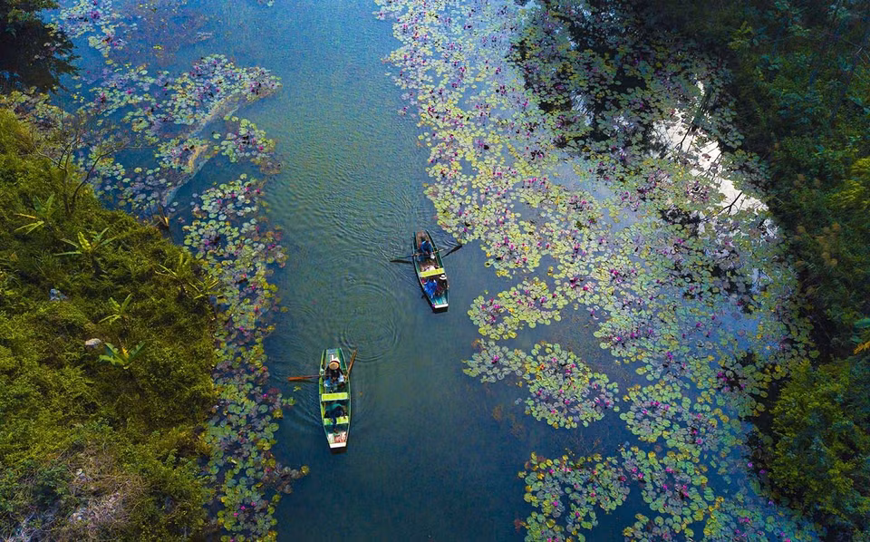 The road to Thung Nang - a tourist destination in Dam Khe village, Ninh Hai commune in Hoa Lu district, with wild and charming beauty. (Photo: VNA)