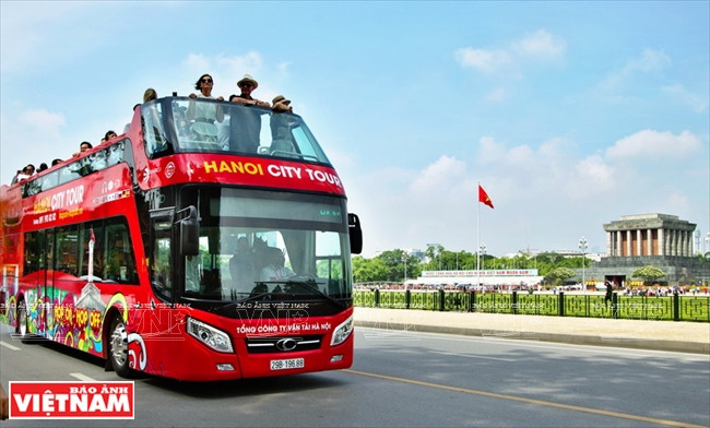 The double-decker bus city tour is expected to help visitors to explore the capital city from a different view. (Photo: VNP)