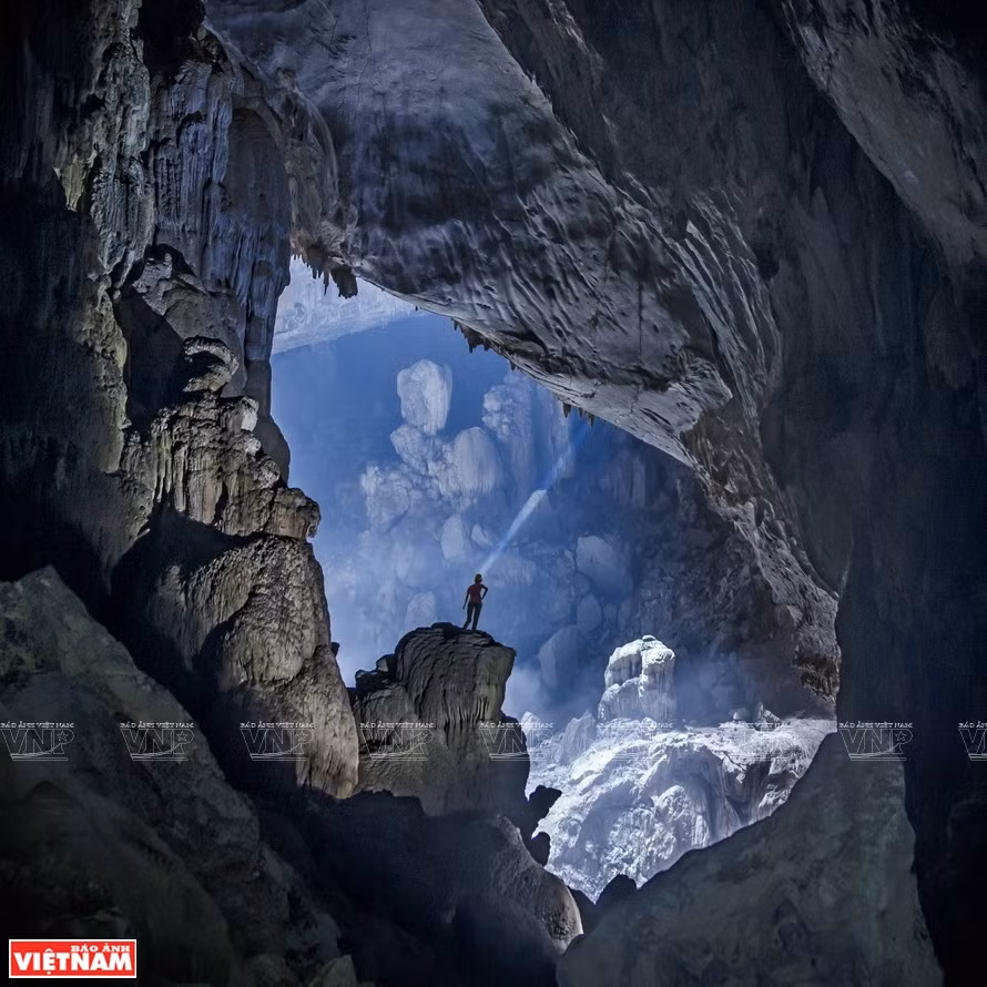 Skylight - the final stop of the 7km deep trail in Paradise cave (Photo: VNA)