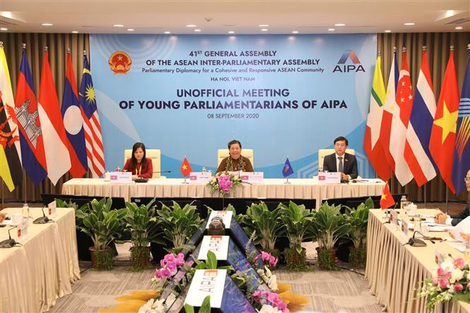 Vice Chairwoman Tong Thi Phong, head of the AIPA-41 organising committee, speaks at the unofficial meeting (Photo: VNA)