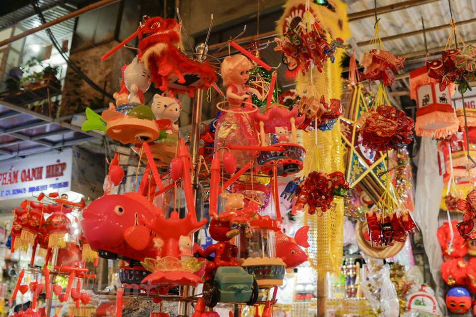 Due to Covid-19, the prices of toys for kids are nearly the same as those last year. (Photo: Minh Hieu/Vietnam+)