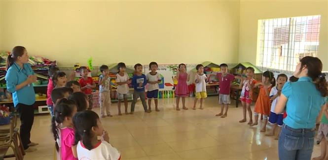 Teachers bring knowledge to kids (Photo: VNA)