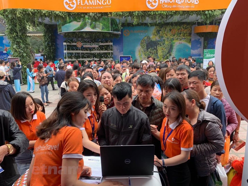 Some 40,000 air tickets and over 18,000 tour packages are on sale at the event (Photo: VNA)