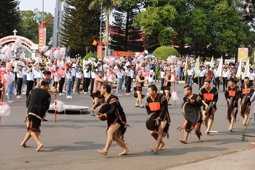 Gong space wows participants in the carnival (Photo: VNA)