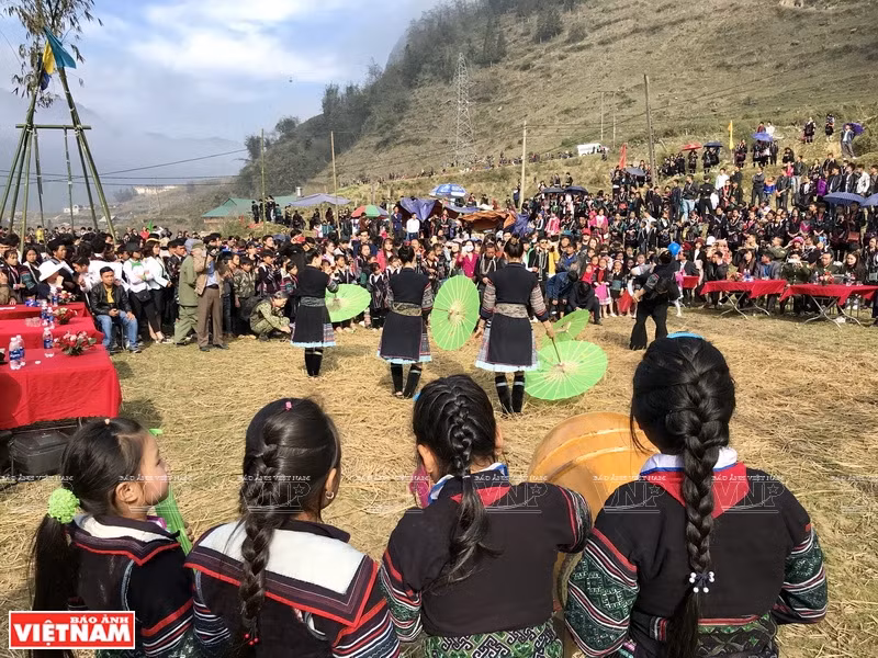 Gau Tao, which encompasses both religious rituals and cultural activities, is celebrated in almost every Mong ethnic commune and district (Photo: VNA)
