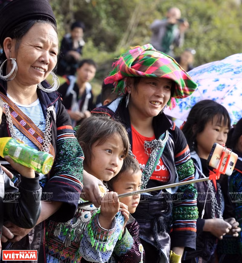 Gau Tao festival is also a good opportunity for family reunions, traditional games and other activities in preparation for new crops to grow soon (Photo: VNA)